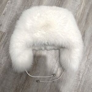 WHITE LARGE RUSSIAN FUR HAT
